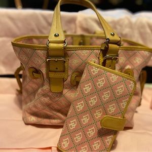 Dooney & Bourke Purse & Wallet